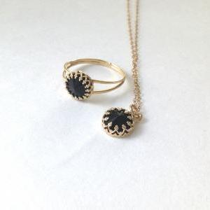 set of gold ring and necklace, gold..