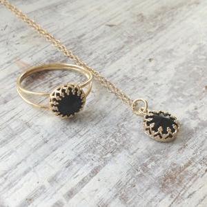 set of gold ring and necklace, gold..