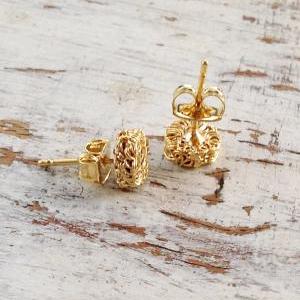 Gold earrings, stud earrings, wire ..