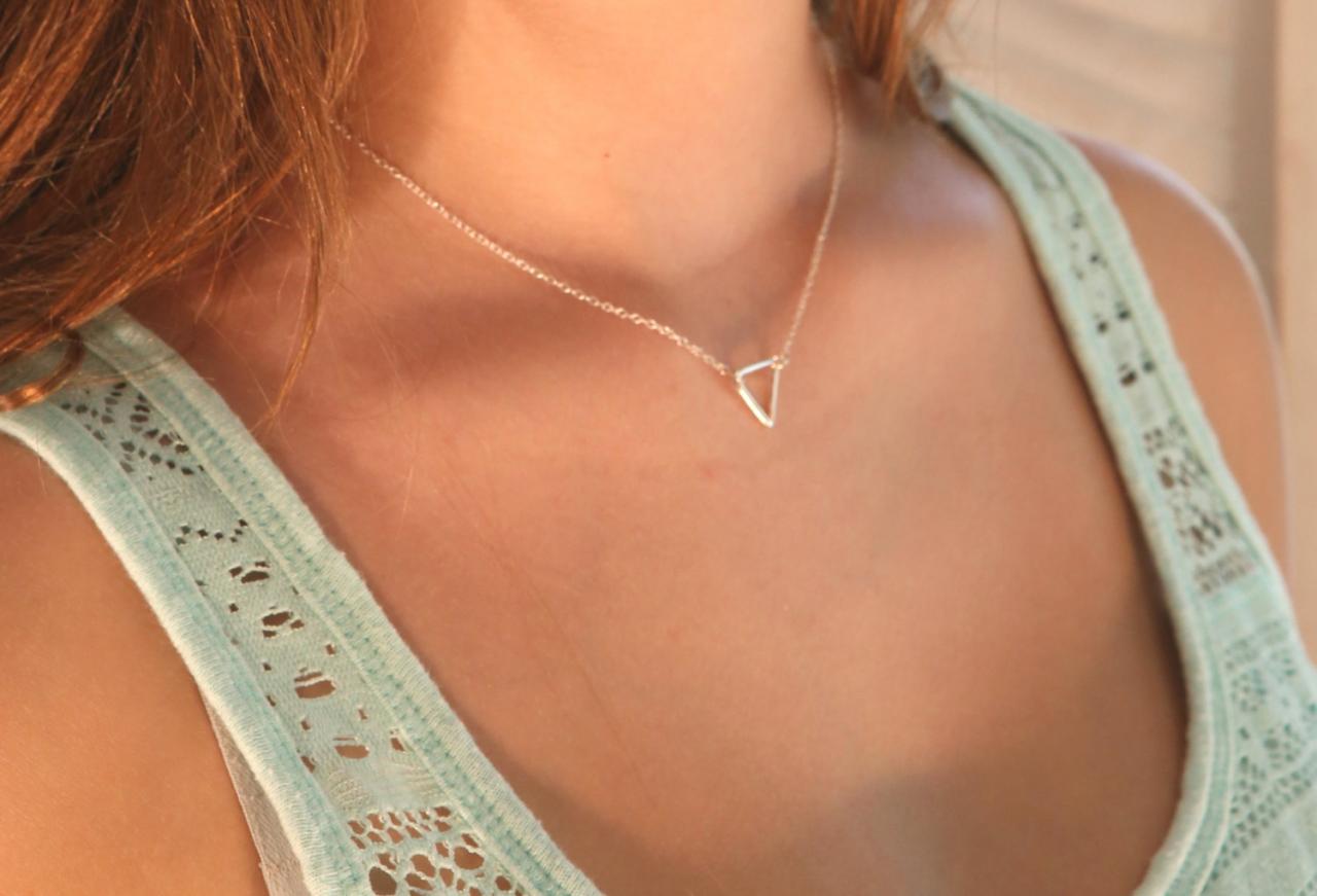Gold Necklace, Tiny Gold Necklace, Delicate Geometric Necklace, Geo, Dainty Necklace, Triangle Necklace, Geomatric Jewelry, Triangle 018