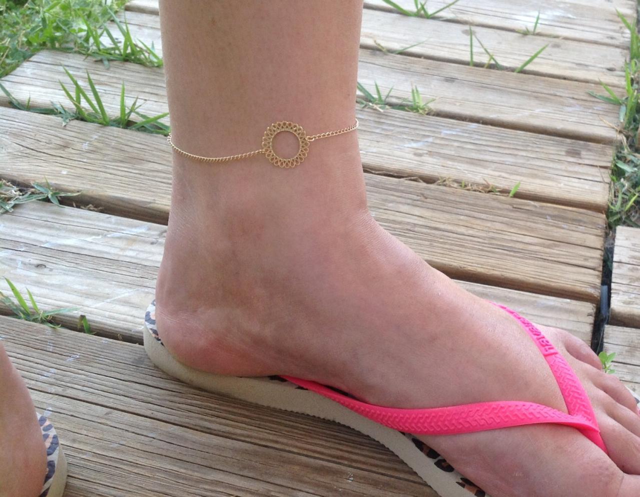 Anklet, circle anklet, tiny circle anklet, circle gold filigree, delicate bracelet, summer, anklet, gold circle, goldfilled -588
